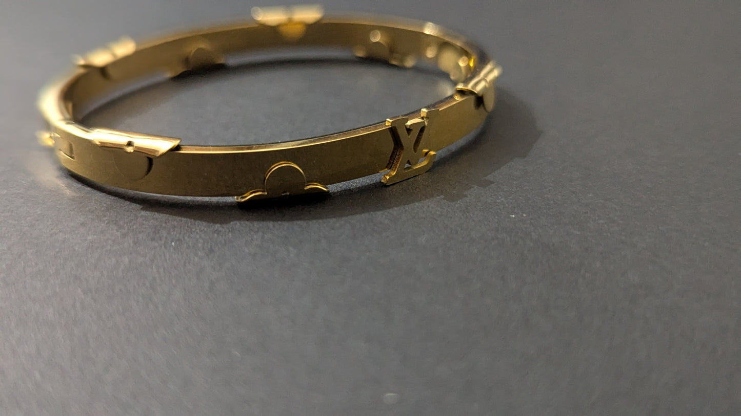 Gold Plated Anti Tarnish Alphabet & Flowers Bracelet
