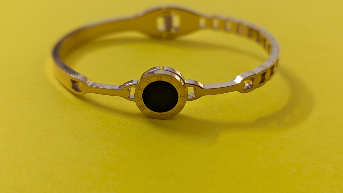 Roman Number Bracelet With Black Circular Design